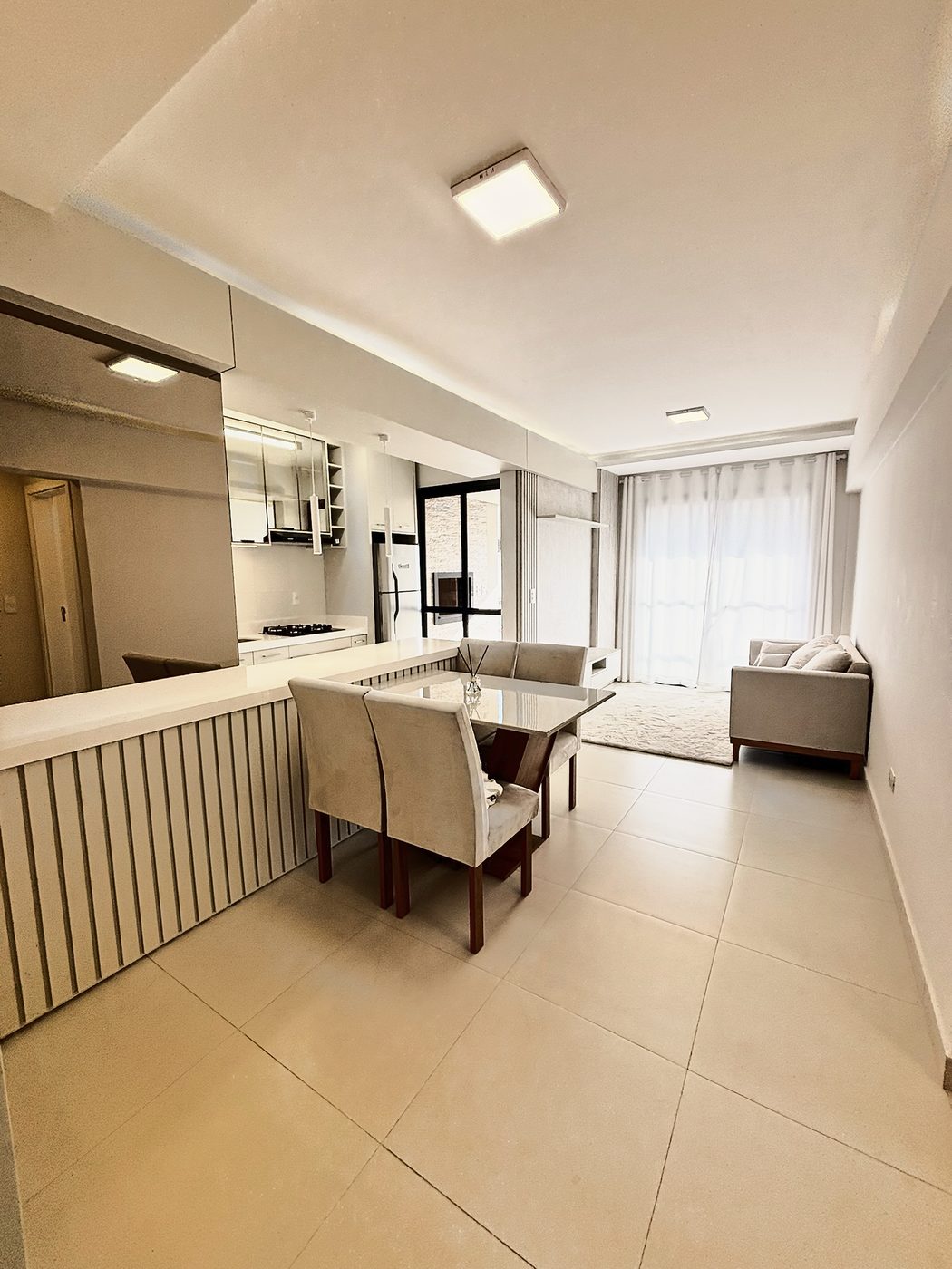 Residencial Sette — Sala de estar e jantar do apartamento decorado