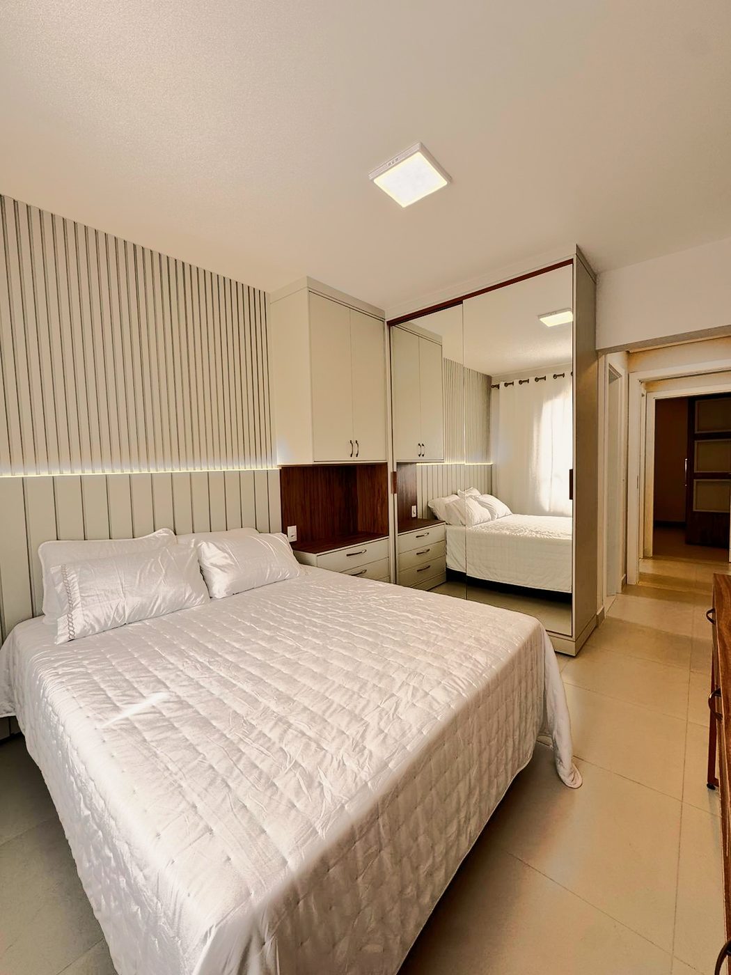 Residencial Sette — Suíte do apartamento decorado